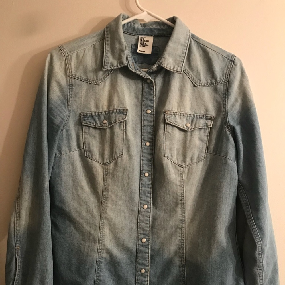 Super cute! H&M jean shirt with pearl snap buttons